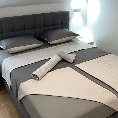 Daire Dvosobni S Pogledom Na *