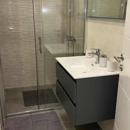 Dvosobni S Pogledom Na Apartmán