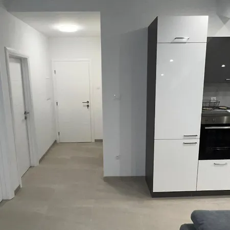 Dvosobni S Pogledom Na Apartmán *