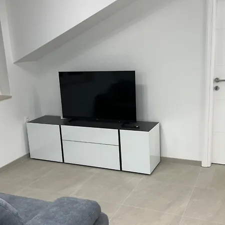 Dvosobni S Pogledom Na مورتير