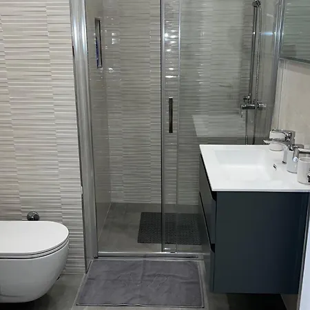 Dvosobni S Pogledom Na مورتير