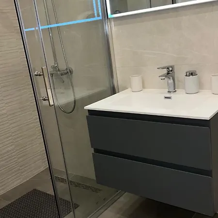 Dvosobni S Pogledom Na مورتير